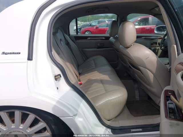 Продажа на аукционе авто 2005 Lincoln Town Car Signature, vin: 1LNHM81W45Y622954, номер лота: 45859790