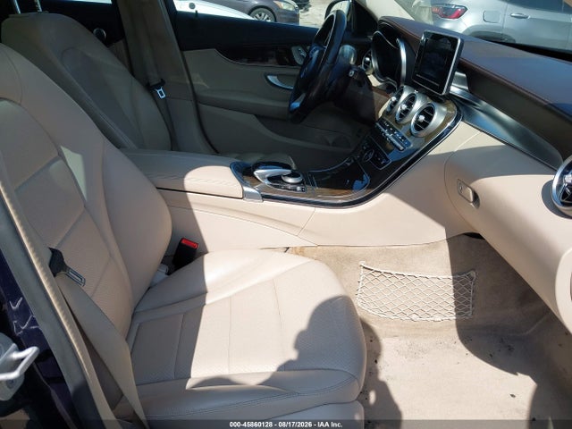 2015 Mercedes-benz C 300 Luxury 4matic მანქანა იყიდება აუქციონზე, vin: 55SWF4KB0FU011684, აუქციონის ნომერი: 45860128