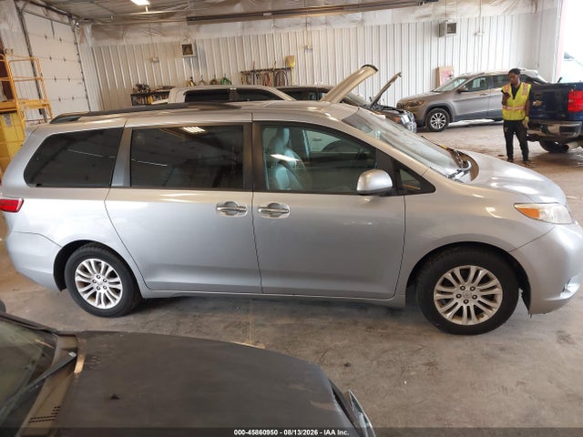 45860950 :رقم المزاد ، 5TDYZ3DCXHS799891 vin ، 2017 Toyota Sienna Xle Premium 8 Passenger مزاد بيع