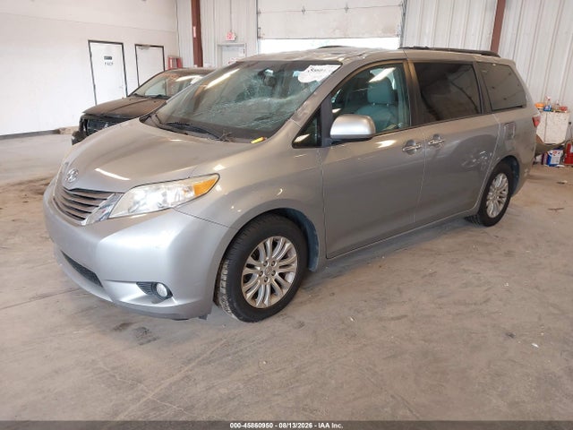 45860950 :رقم المزاد ، 5TDYZ3DCXHS799891 vin ، 2017 Toyota Sienna Xle Premium 8 Passenger مزاد بيع