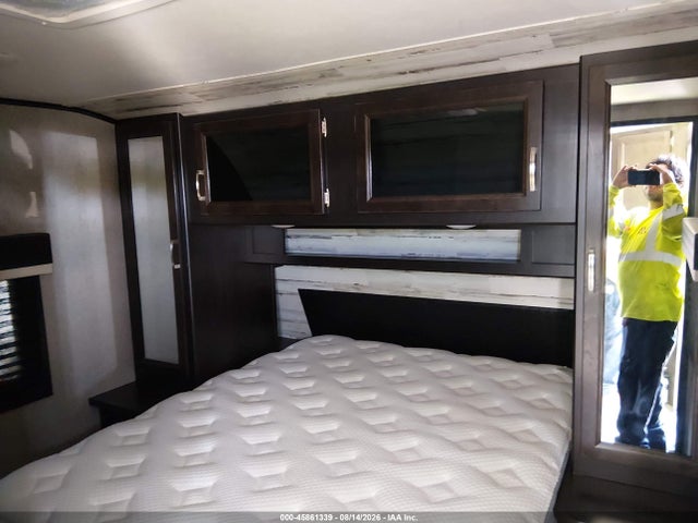 45861339 :رقم المزاد ، 1UJBJ0BN7L1J60373 vin ، 2020 Jayco Camper مزاد بيع