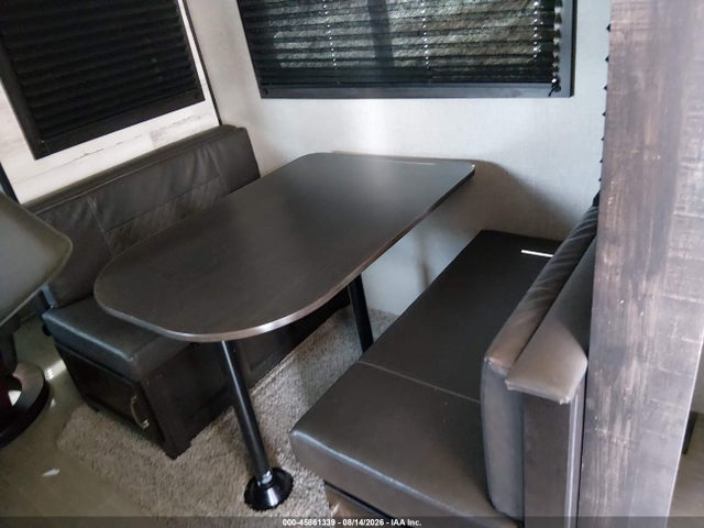 45861339 :رقم المزاد ، 1UJBJ0BN7L1J60373 vin ، 2020 Jayco Camper مزاد بيع