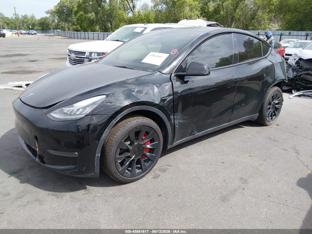 Tesla Model Y Long Range Dual Motor All-wheel Drive 2021 5YJYGDEEXMF302980 Image 2