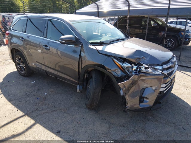 2018 Toyota Highlander Le მანქანა იყიდება აუქციონზე, vin: 5TDBZRFH3JS892811, აუქციონის ნომერი: 45861679