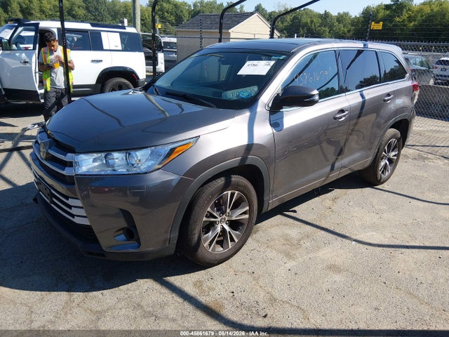 2018 Toyota Highlander Le მანქანა იყიდება აუქციონზე, vin: 5TDBZRFH3JS892811, აუქციონის ნომერი: 45861679
