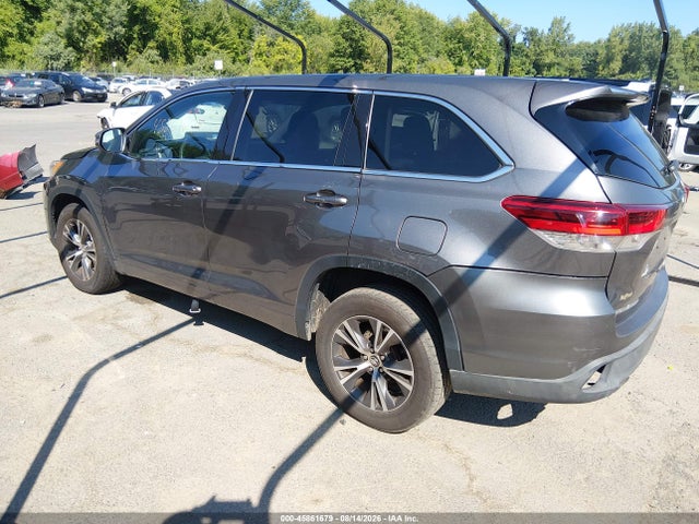 2018 Toyota Highlander Le მანქანა იყიდება აუქციონზე, vin: 5TDBZRFH3JS892811, აუქციონის ნომერი: 45861679