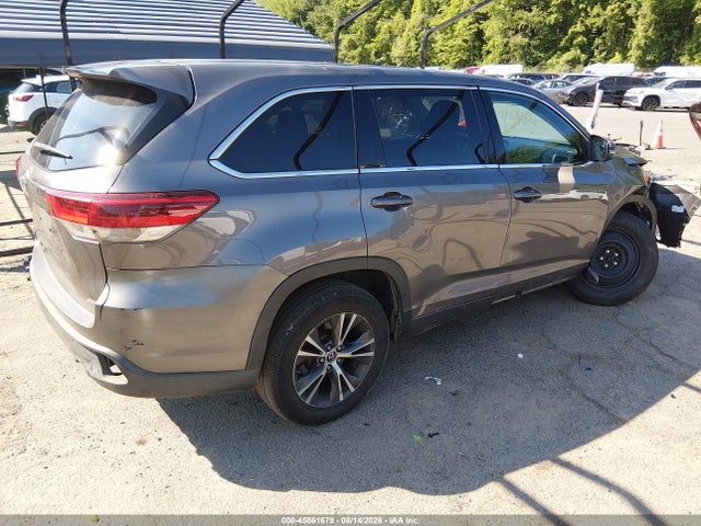 2018 Toyota Highlander Le მანქანა იყიდება აუქციონზე, vin: 5TDBZRFH3JS892811, აუქციონის ნომერი: 45861679