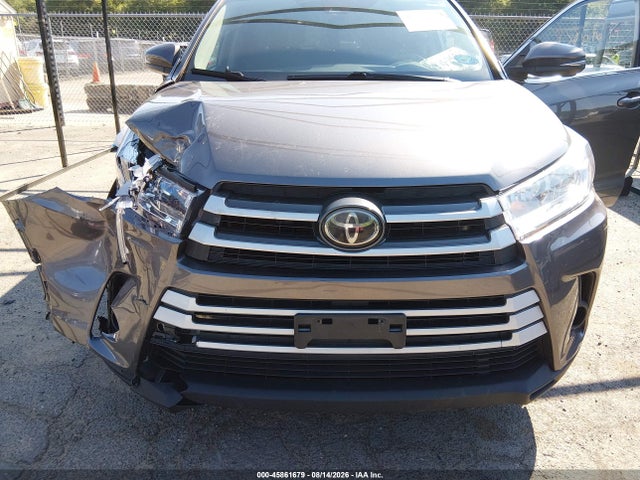 2018 Toyota Highlander Le მანქანა იყიდება აუქციონზე, vin: 5TDBZRFH3JS892811, აუქციონის ნომერი: 45861679