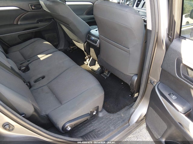 2018 Toyota Highlander Le მანქანა იყიდება აუქციონზე, vin: 5TDBZRFH3JS892811, აუქციონის ნომერი: 45861679