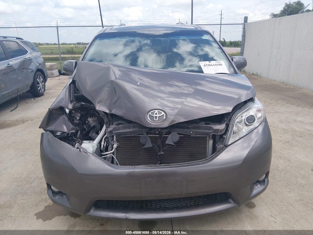 5TDYK3DC7FS671125 Toyota Sienna Xle 8 Passenger