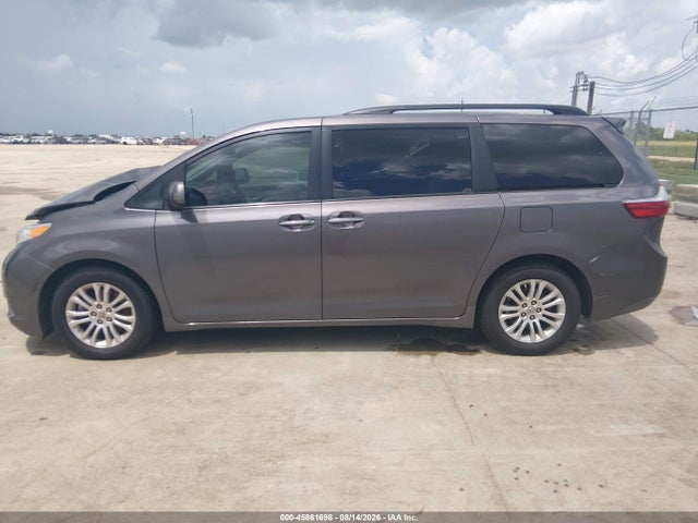 5TDYK3DC7FS671125 Toyota Sienna Xle 8 Passenger