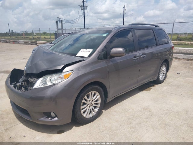 5TDYK3DC7FS671125 Toyota Sienna Xle 8 Passenger