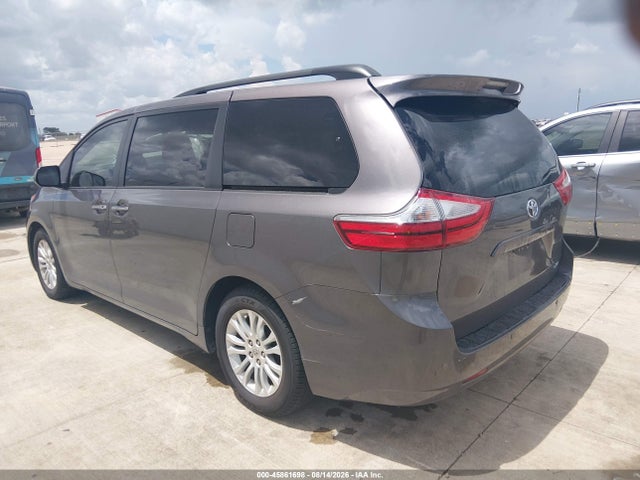 5TDYK3DC7FS671125 Toyota Sienna Xle 8 Passenger