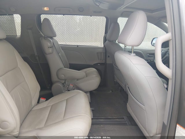 5TDYK3DC7FS671125 Toyota Sienna Xle 8 Passenger