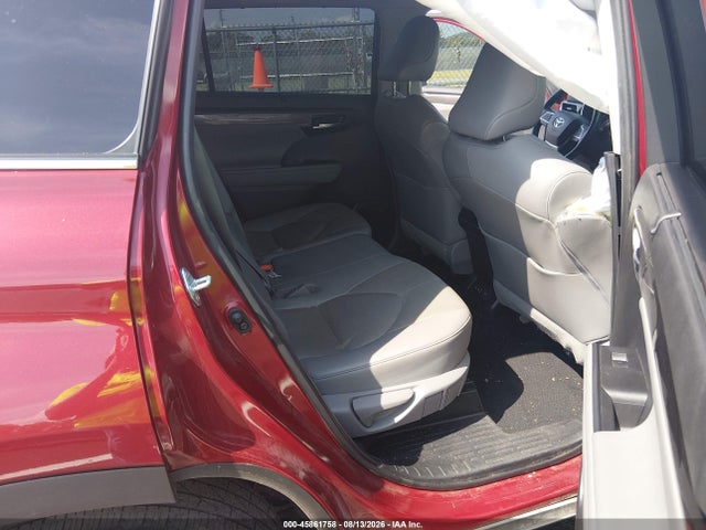 Toyota Highlander Limited 2022 5TDDZRBH2NS236684 Image 8