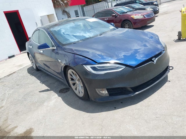 45861794 :رقم المزاد ، 5YJSA1E22JF245245 vin ، 2018 Tesla Model S 100d/75d/p100d مزاد بيع
