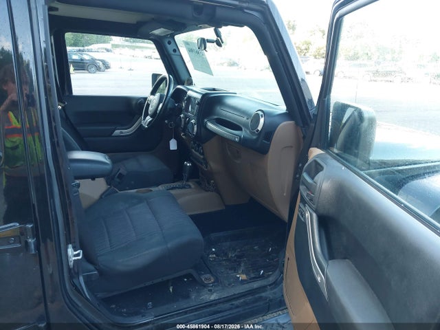 45861904 :رقم المزاد ، 1J4BA5H19BL520791 vin ، 2011 Jeep Wrangler Unlimited Sahara مزاد بيع