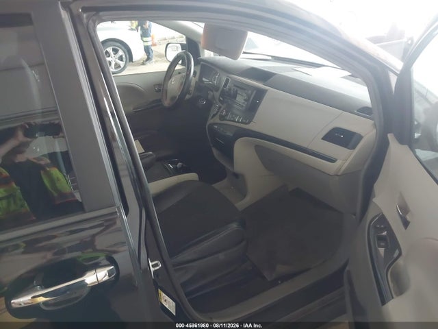 2013 Toyota Sienna Se 8 Passenger მანქანა იყიდება აუქციონზე, vin: 5TDXK3DC4DS305700, აუქციონის ნომერი: 45861980