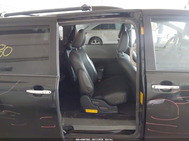 2013 Toyota Sienna Se 8 Passenger მანქანა იყიდება აუქციონზე, vin: 5TDXK3DC4DS305700, აუქციონის ნომერი: 45861980