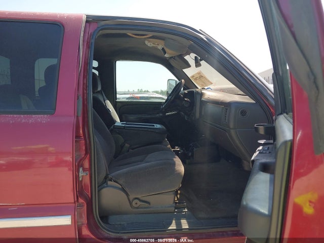 45862705 :رقم المزاد ، 2GTEC13T851381682 vin ، 2005 Gmc Sierra 1500 Sle مزاد بيع