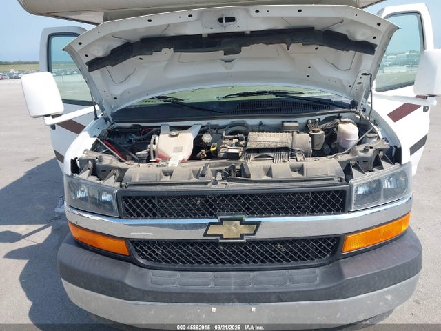 45862915 :رقم المزاد ، 1GB6GUCG8H1132116 vin ، 2017 Chevrolet Express Cutaway 4500 Series مزاد بيع