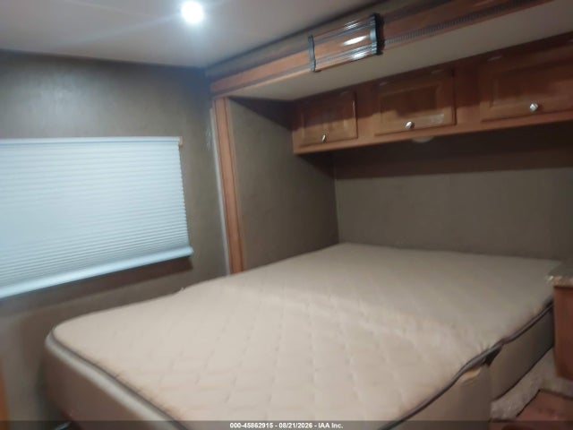 45862915 :رقم المزاد ، 1GB6GUCG8H1132116 vin ، 2017 Chevrolet Express Cutaway 4500 Series مزاد بيع