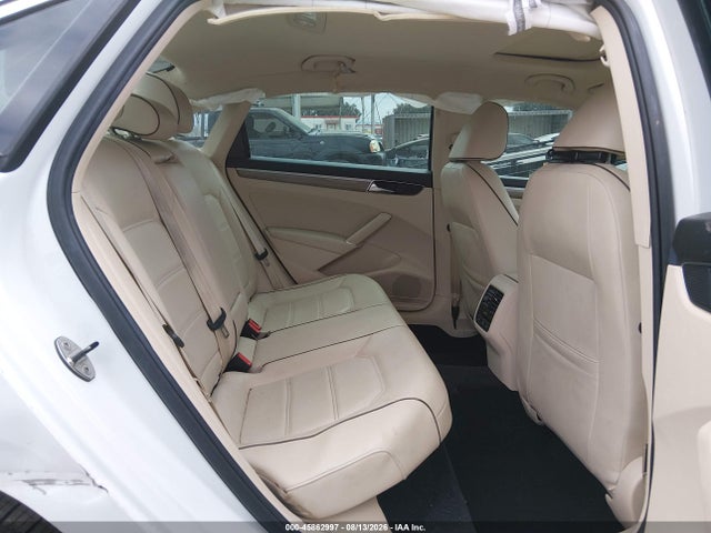 1VWBT7A37GC061031 Volkswagen Passat 1.8t Se