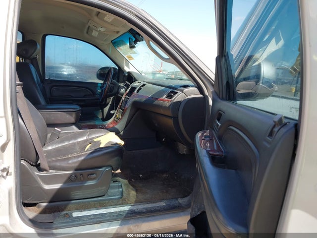 45863130 :رقم المزاد ، 1GYEC63897R324811 vin ، 2007 Cadillac Escalade مزاد بيع