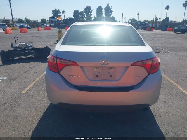 Toyota COROLLA LE 2018 5YFBURHE8JP844778 Image 17