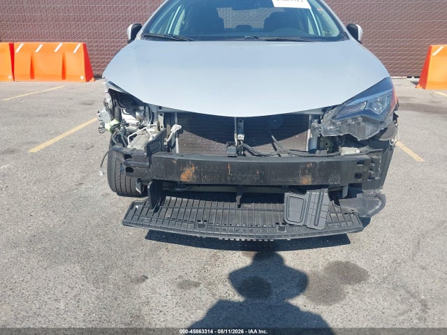 Toyota COROLLA LE 2018 5YFBURHE8JP844778 Image 18
