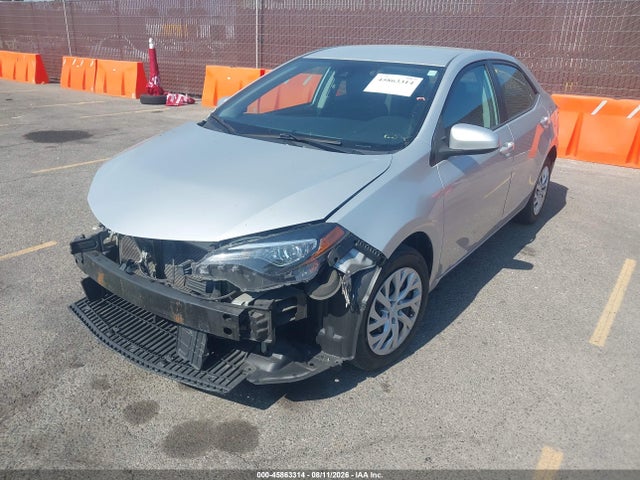 Toyota COROLLA LE 2018 5YFBURHE8JP844778 Image 2