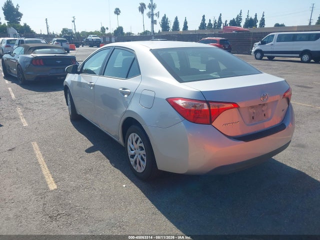 Toyota COROLLA LE 2018 5YFBURHE8JP844778 Image 3