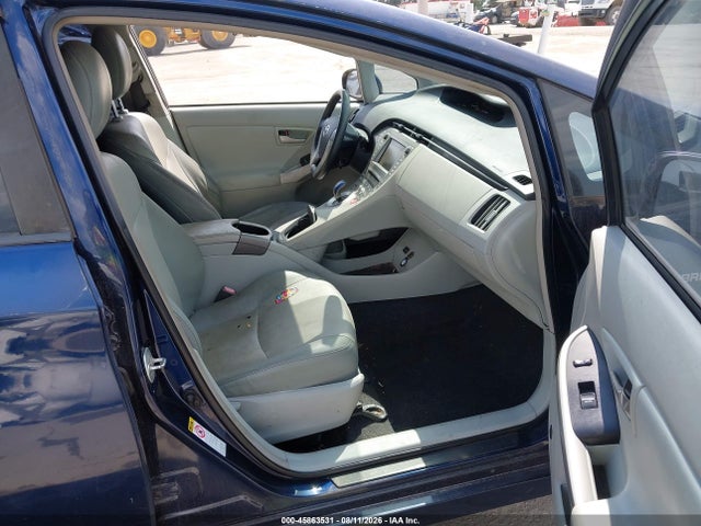 Toyota Prius Four 2014 JTDKN3DU7E1765068 Image 5