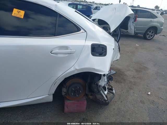 Lexus IS 300 2019 JTHBA1D29K5085481 Image 17