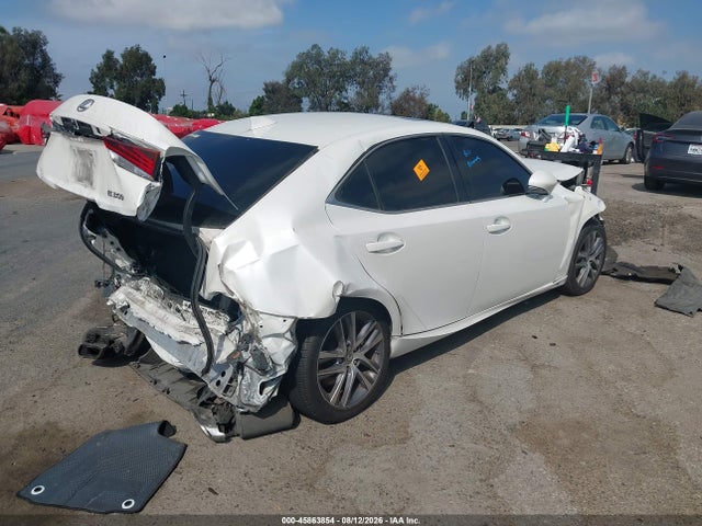 Lexus IS 300 2019 JTHBA1D29K5085481 Image 4