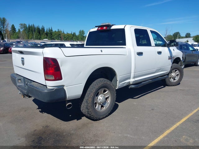 3C63R3CL4HG717400 RAM 3500 Tradesman 4x4 6&#039;4 Box