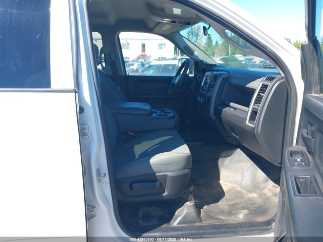 3C63R3CL4HG717400 RAM 3500 Tradesman 4x4 6&#039;4 Box