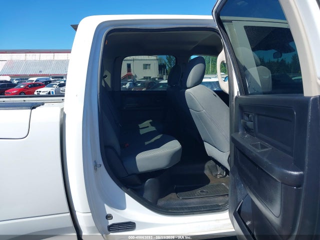 3C63R3CL4HG717400 RAM 3500 Tradesman 4x4 6&#039;4 Box