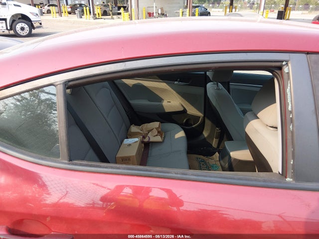 Hyundai ELANTRA SE 2019 5NPD74LF7KH442655 Image 17