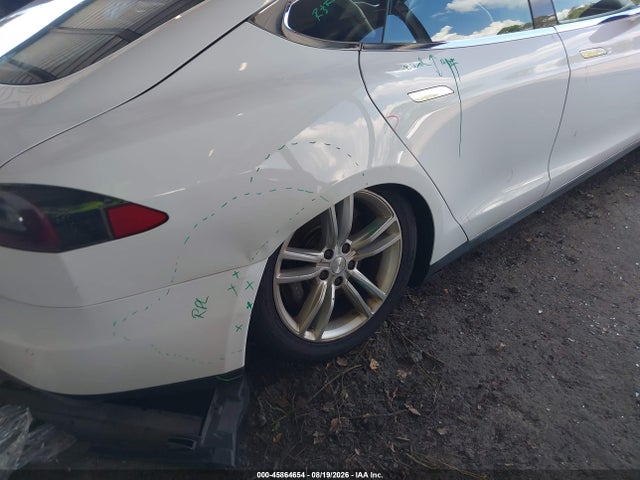 2013 Tesla Model S მანქანა იყიდება აუქციონზე, vin: 5YJSA1DNXDFP05493, აუქციონის ნომერი: 45864654