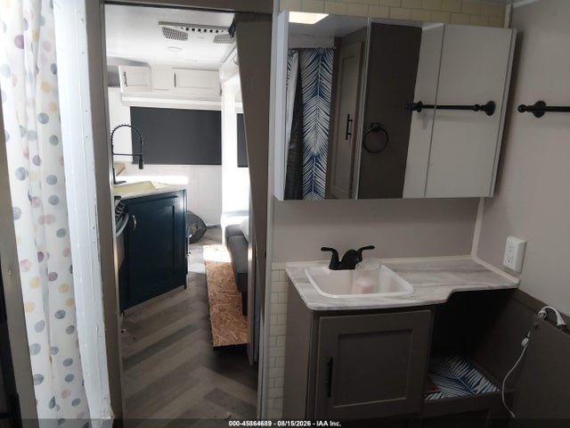 45864689 :رقم المزاد ، 4X4TWDZ23M7368560 vin ، 2021 Forest River Wildwood Towables مزاد بيع