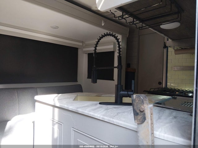 45864689 :رقم المزاد ، 4X4TWDZ23M7368560 vin ، 2021 Forest River Wildwood Towables مزاد بيع