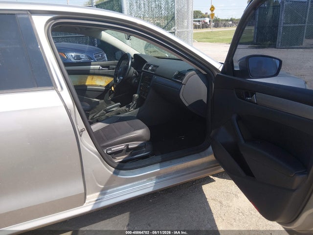 1VWAT7A30EC078715 Volkswagen Passat 1.8t Wolfsburg Edition