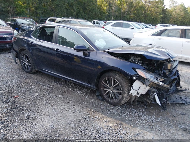 45864790 :رقم المزاد ، 4T1G11AK8NU663152 vin ، 2022 Toyota Camry Se مزاد بيع