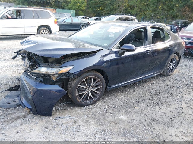 45864790 :رقم المزاد ، 4T1G11AK8NU663152 vin ، 2022 Toyota Camry Se مزاد بيع