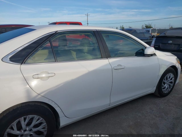 4T1BF1FK0GU555275 Toyota CAMRY LE