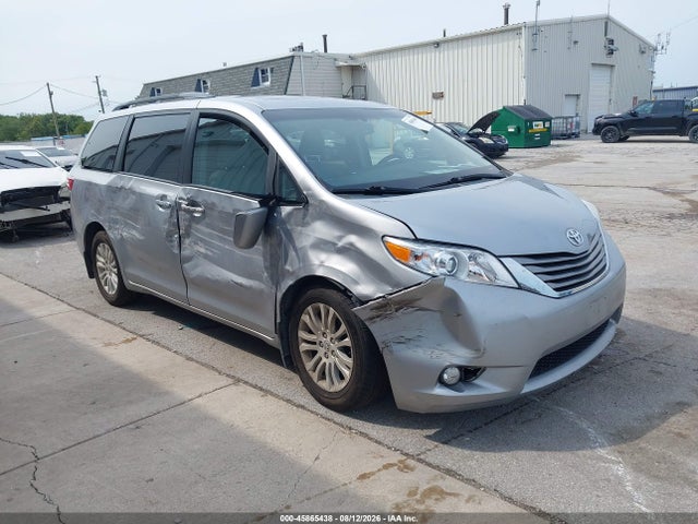 Продаж на аукціоні авто 2015 Toyota Sienna Xle 8 Passenger, vin: 5TDYK3DC4FS556871, номер лоту: 45865438