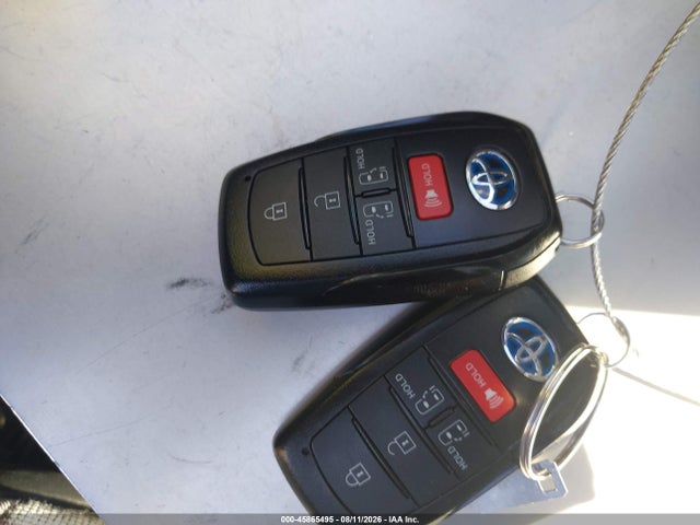 Toyota SIENNA LE 2024 5TDBRKEC5RS217924 Image 11