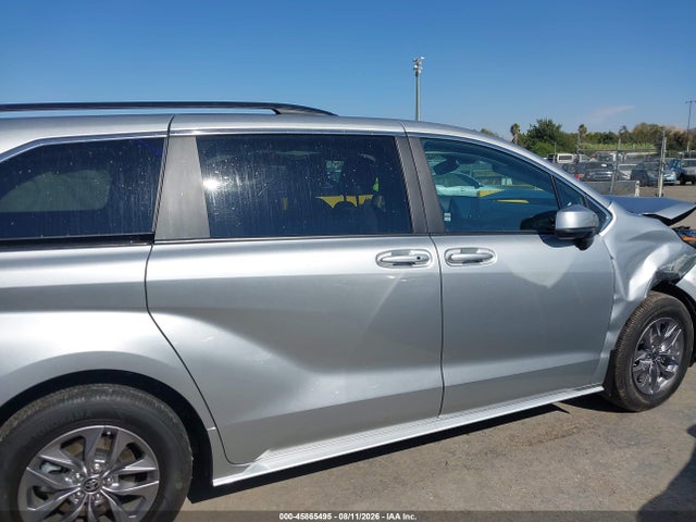 Toyota SIENNA LE 2024 5TDBRKEC5RS217924 Image 14