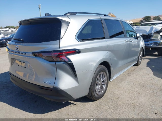 Toyota SIENNA LE 2024 5TDBRKEC5RS217924 Image 4